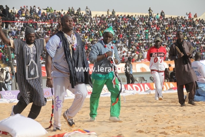 21 photos - Vendredi 31 janvier 2014: Une journée parfaite pour Modou Lô