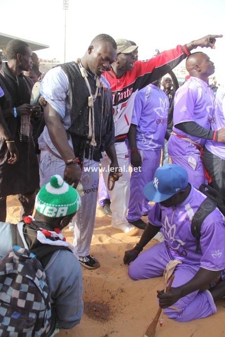 21 photos - Vendredi 31 janvier 2014: Une journée parfaite pour Modou Lô