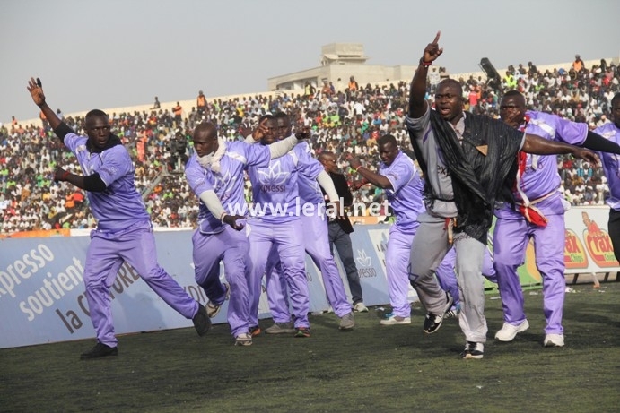 21 photos - Vendredi 31 janvier 2014: Une journée parfaite pour Modou Lô