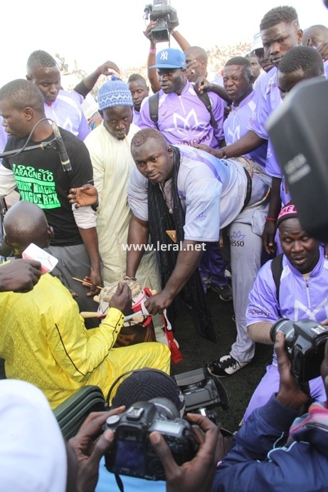 21 photos - Vendredi 31 janvier 2014: Une journée parfaite pour Modou Lô