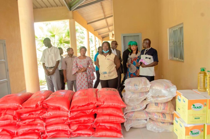 JOYEUSES FETES DE PAQUES AVEC LA FONDATION : Les diocèses de Ziguinchor et de Kolda, reçoivent des dons en nature et en espèces