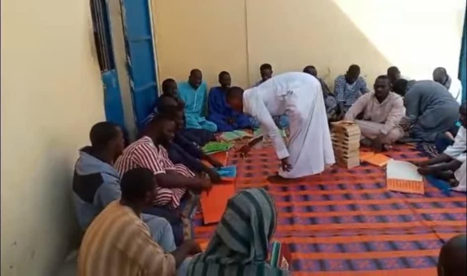 Rebeuss : Pr. Cheikh Oumar Diagne dans son univers carcéral, la lecture du Coran au centre (Photos)