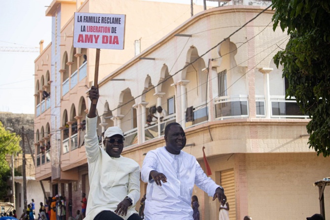 Campagne Législatives 2022 : Khalifa Sall brandit sa pancarte réclamant la libération de Amy Dia