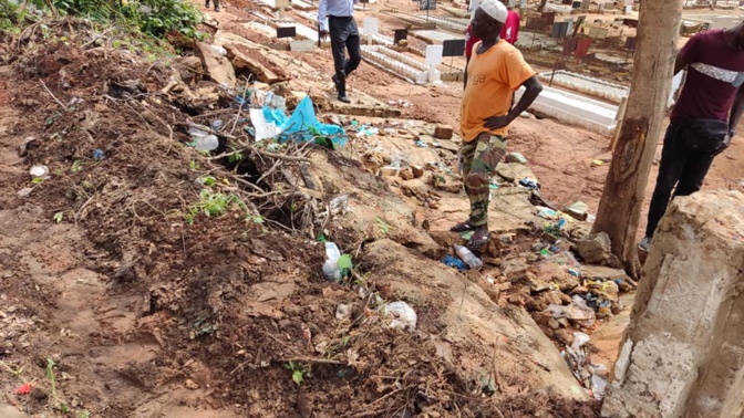 Affaissement d'un muret au cimetière de Ouakam : Le maire Abdoul Aziz Gueye sur les lieux, promet une exécution rapide des travaux