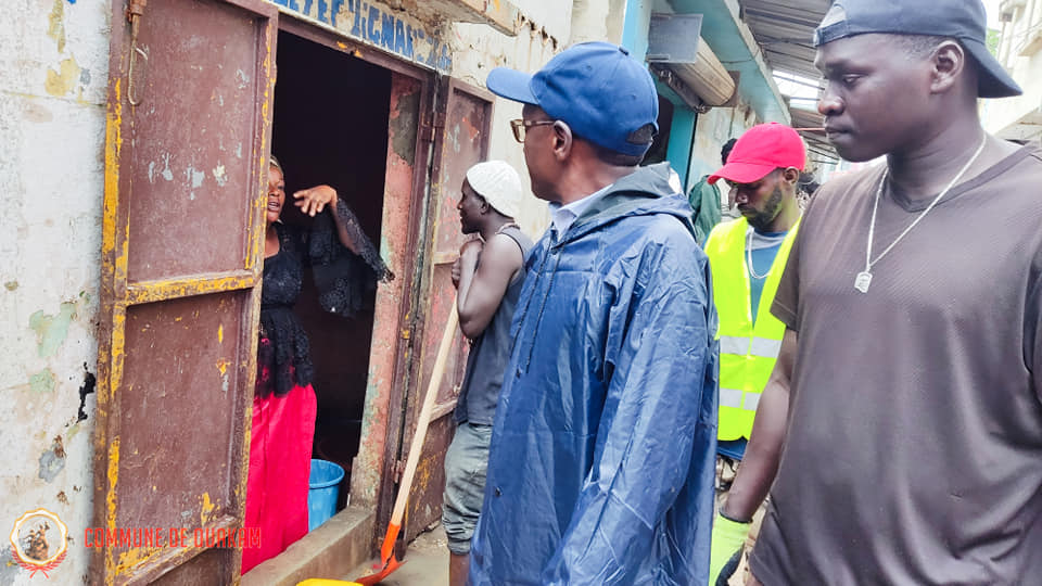 Inondations à Ouakam : Le maire Abdoul Aziz Guèye répond aux préoccupations des populations et met des moyens nécessaires et efficaces