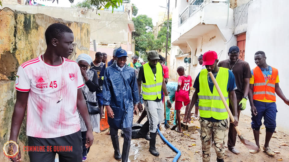 Inondations à Ouakam : Le maire Abdoul Aziz Guèye répond aux préoccupations des populations et met des moyens nécessaires et efficaces