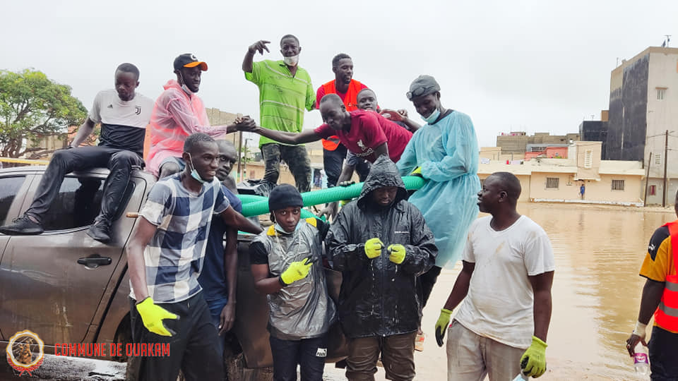 Inondations à Ouakam : Le maire Abdoul Aziz Guèye répond aux préoccupations des populations et met des moyens nécessaires et efficaces