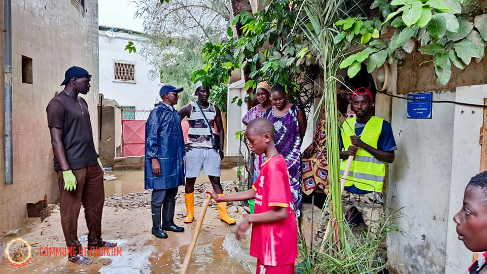 Inondations à Ouakam : Le maire Abdoul Aziz Guèye répond aux préoccupations des populations et met des moyens nécessaires et efficaces