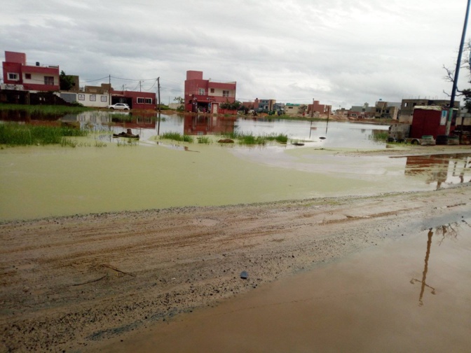 Inondations à Bambilor : L'hôtel de ville de la commune sous les eaux.
