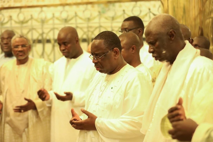 Touba: Après sa visite chez le khalife, Macky Sall s'est recueilli au mausolée de Cheikh Ahmadou Bamba