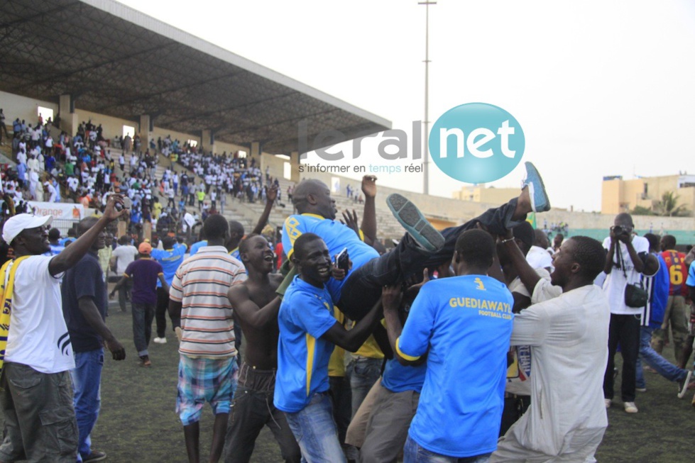 Photos - Victoire du GFC: Ahmed Aïdara porté en triomphe