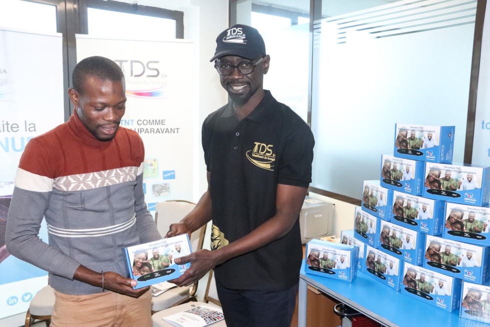 Télédiffusion du Sénégal – TDS : Remise des décodeurs TNT à nos heureux gagnants