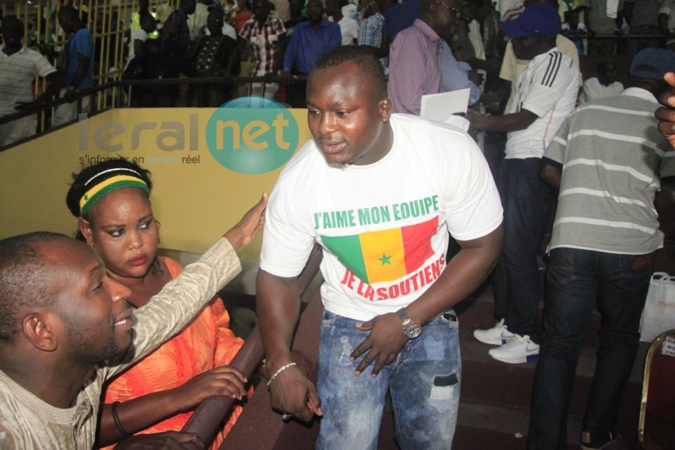 Modou Lô dans les tribunes du stade Senghor pour soutenir les Lions