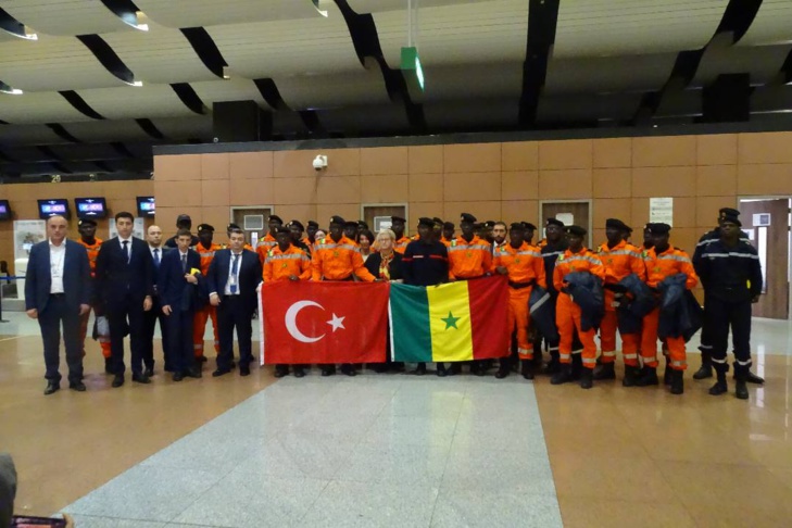 Photos / Solidarité avec la Turquie: Le détachement des pompiers sénégalais a quitté Dakar, ce lundi matin