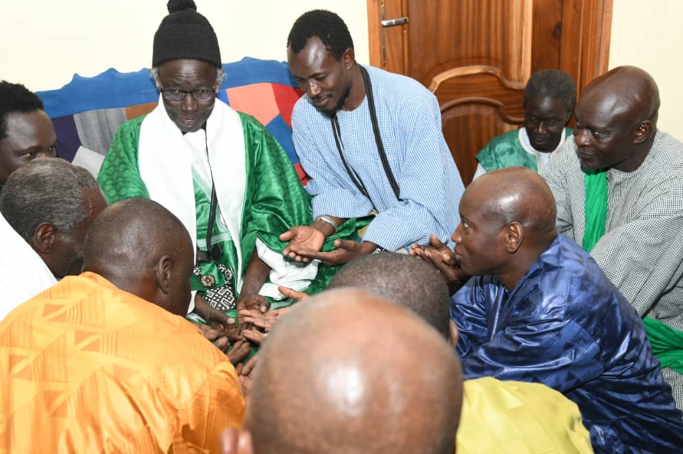 Photos / Au rythme des « zikr » et chants religieux : Le Ministre Aly Ngouille Ndiaye reçu par le Khalife général des Baay Fall