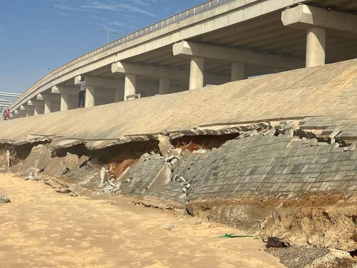 Photos : Le pont de Cambérène subit  déjà, les assauts des vagues dévastatrices