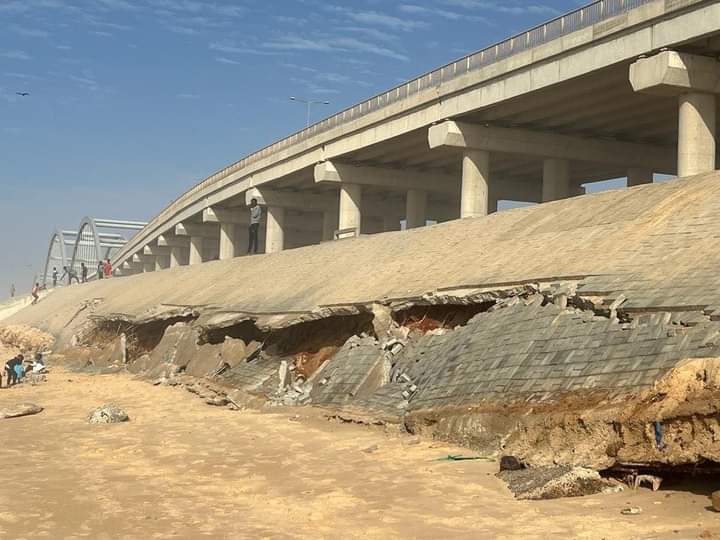 Photos : Le pont de Cambérène subit  déjà, les assauts des vagues dévastatrices