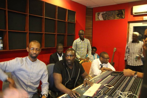  Youssou Ndour et Akon en studio