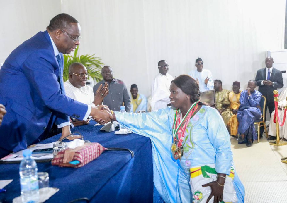 Photos - Macky Sall rencontre les champions de la lutte : Un jackpot pour le sport national