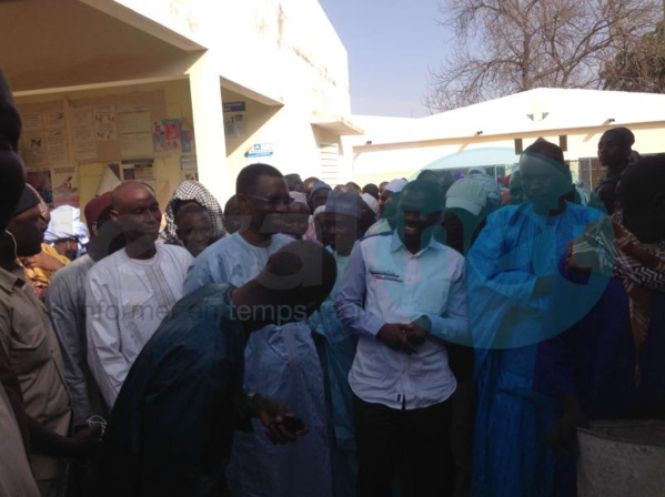 Daouda Dia et  Oumar Youm à Ribot -Escale (Koungheul) pour la pose des panneaux solaires