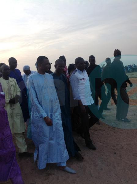 Daouda Dia et  Oumar Youm à Ribot -Escale (Koungheul) pour la pose des panneaux solaires