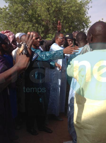 Daouda Dia et  Oumar Youm à Ribot -Escale (Koungheul) pour la pose des panneaux solaires