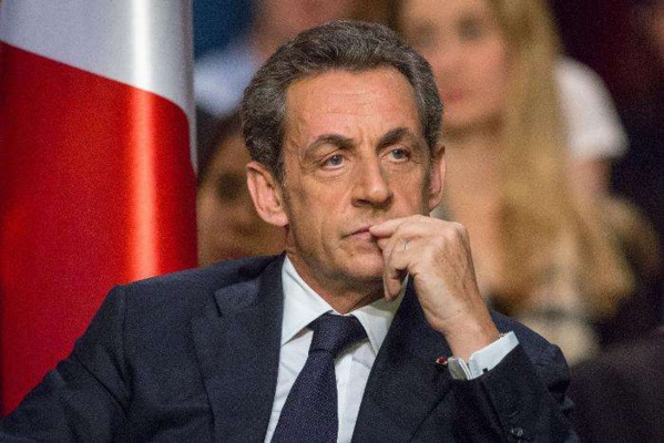 Sarkozy concocte des vœux sur Internet