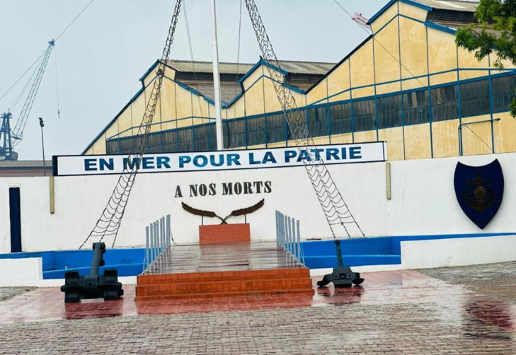 Suite au tragique chavirement d’une pirogue à Ouakam: Antoine Félix Abdoulaye Diome, Ministre de l’Intérieur s’est rendu sur les lieux en mer