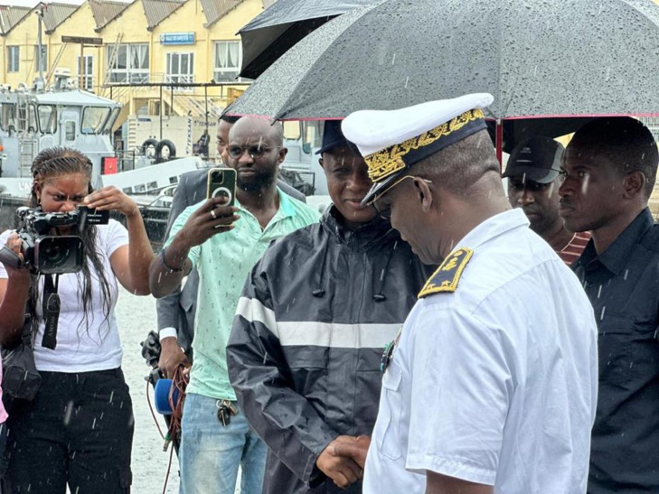 Suite au tragique chavirement d’une pirogue à Ouakam : Antoine Félix Abdoulaye Diome, Ministre de l’Intérieur, s’est rendu sur les lieux en mer