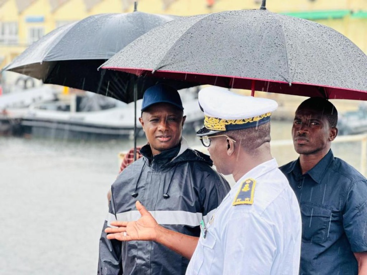 Suite au tragique chavirement d’une pirogue à Ouakam: Antoine Félix Abdoulaye Diome, Ministre de l’Intérieur s’est rendu sur les lieux en mer