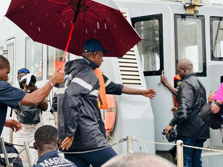 Suite au tragique chavirement d’une pirogue à Ouakam : Antoine Félix Abdoulaye Diome, Ministre de l’Intérieur, s’est rendu sur les lieux en mer