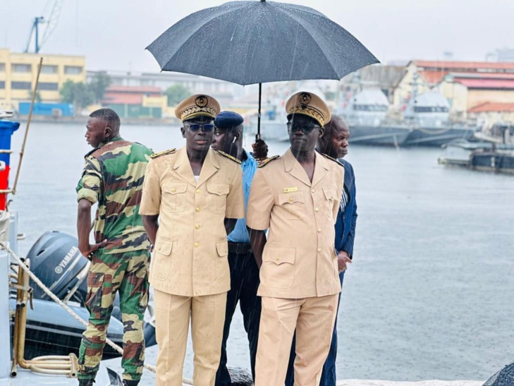 Suite au tragique chavirement d’une pirogue à Ouakam : Antoine Félix Abdoulaye Diome, Ministre de l’Intérieur, s’est rendu sur les lieux en mer