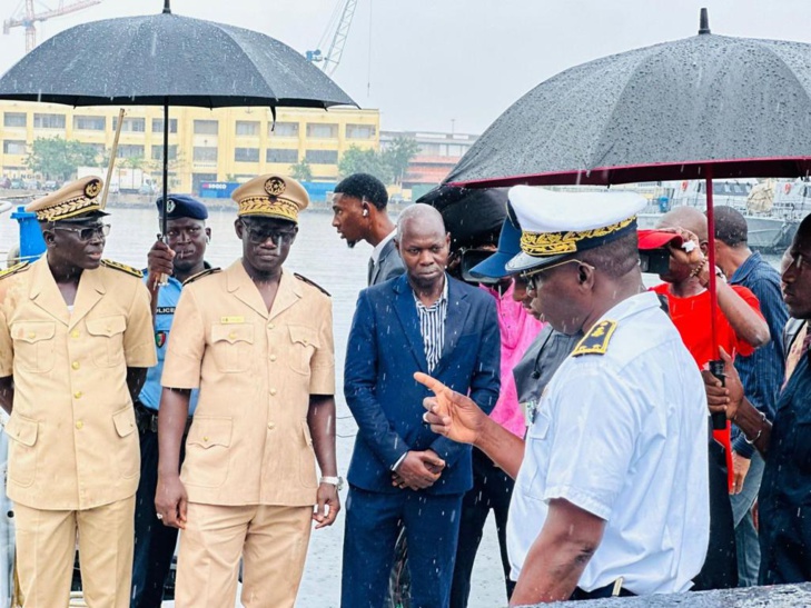 Suite au tragique chavirement d’une pirogue à Ouakam: Antoine Félix Abdoulaye Diome, Ministre de l’Intérieur s’est rendu sur les lieux en mer