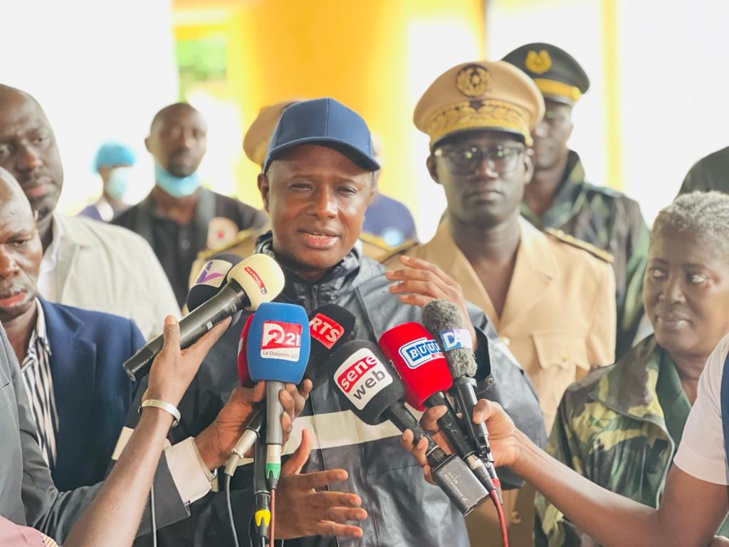 Suite au tragique chavirement d’une pirogue à Ouakam: Antoine Félix Abdoulaye Diome, Ministre de l’Intérieur s’est rendu sur les lieux en mer