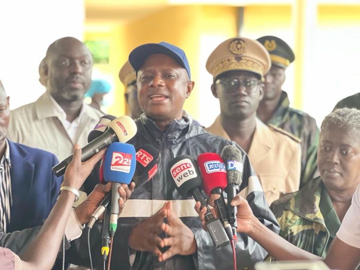 Suite au tragique chavirement d’une pirogue à Ouakam : Antoine Félix Abdoulaye Diome, Ministre de l’Intérieur, s’est rendu sur les lieux en mer