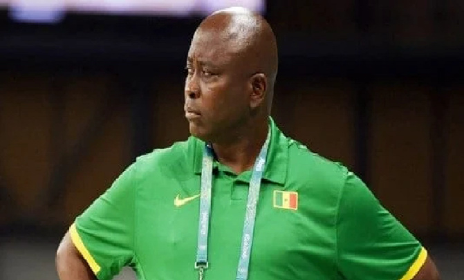 Basket-Fortement critiqué, sous la menace d’une suspension de la FIBA : Pourquoi Moustapha Gaye a jeté  l’éponge
