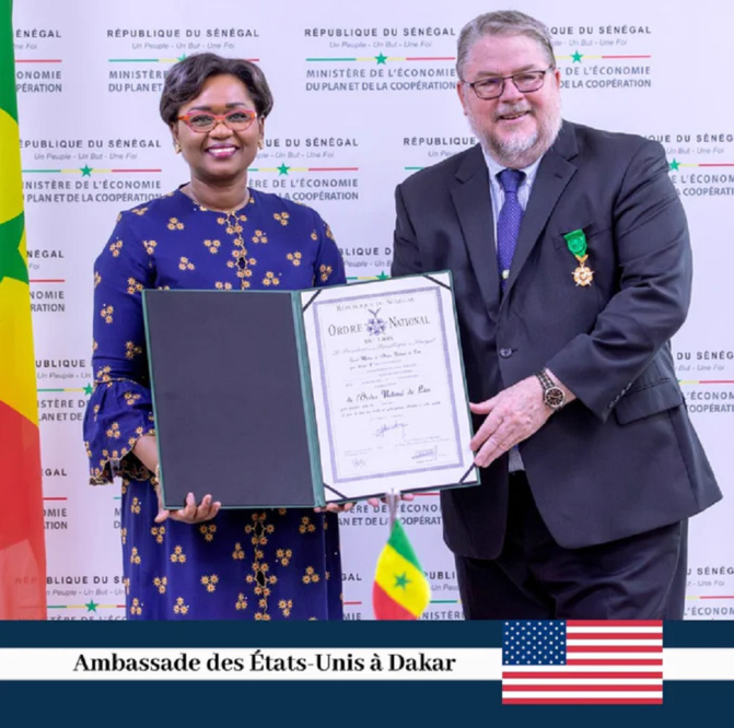 Le Directeur de l'USAID Sénégal honoré : Peter Trenchard a été élevé au grade d'Officier de l'Ordre national du Lion