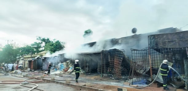 Incendie au marché central de Tamba : Une dizaine de cantines consumées par le feu (Photos)