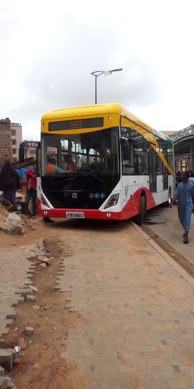 Photos/ BRT: Dérapage d’un bus rapide transit à hauteur de Yacinthe Thiandoum