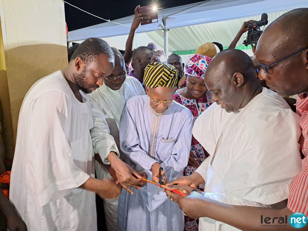 Le Khalife Cheikh Mahi Niasse bénit Khadim Bâ, DG de Locafrique, pour la signature de protocole et une inauguration au marché de Kaolack