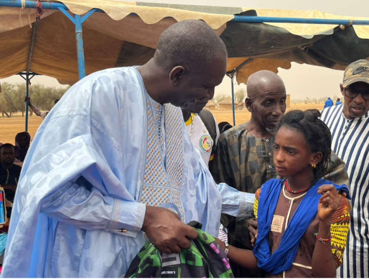 Matam : Abdoul Ly, ancien DG de l’ARTP, offre 300 kits scolaires à quatre écoles de la commune de Bokidiawé