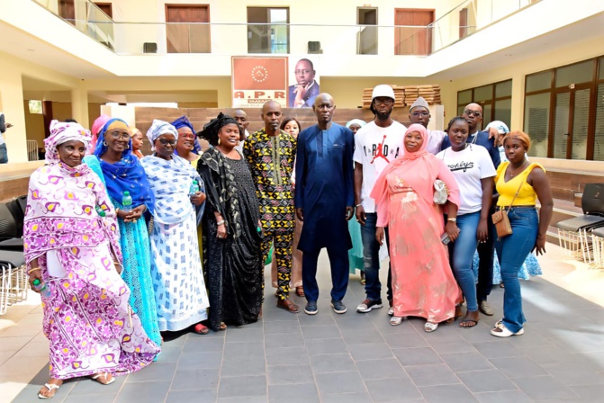 Présidentielle 2024 : Khadija Bousso et Monab et leurs 38 750 parrains pour Amadou Bâ, les images d’un mouvement solidaire