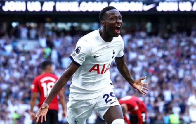 Le jeune "lion" brille à Tottenham : Pape Matar Sarr montre les crocs et rassure