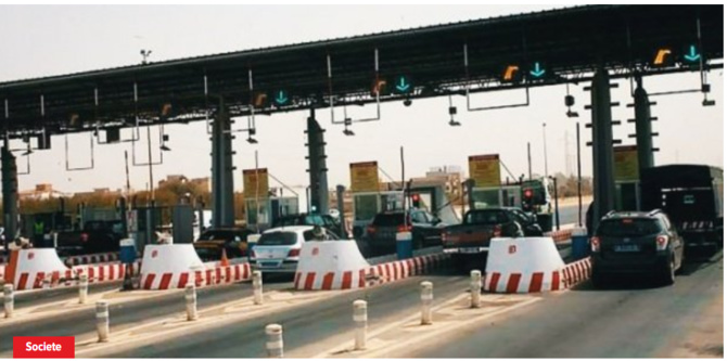 Autoroute à péage : un camion dérape et finit dans une maison