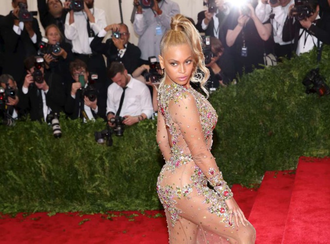 Copy­right vesti­men­taire : Une chan­teuse serbe ac­cuse Beyoncé de copier ses looks