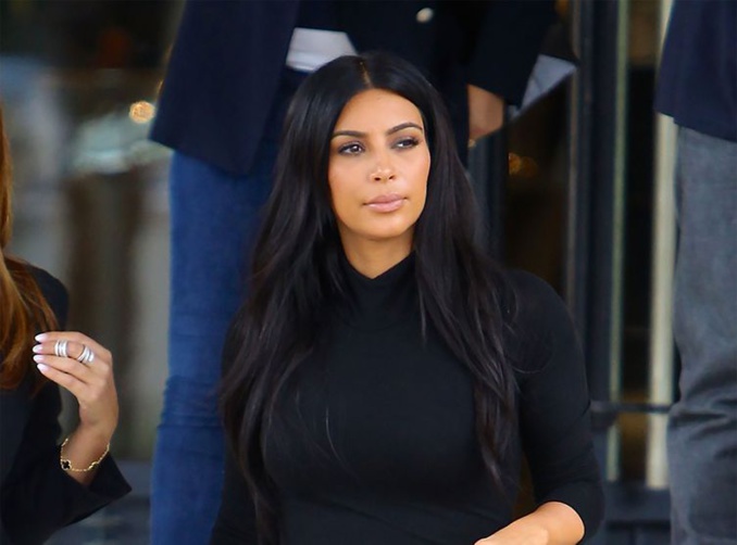 Kim Karda­shian enceinte d’un garçon ? Elle répond aux rumeurs