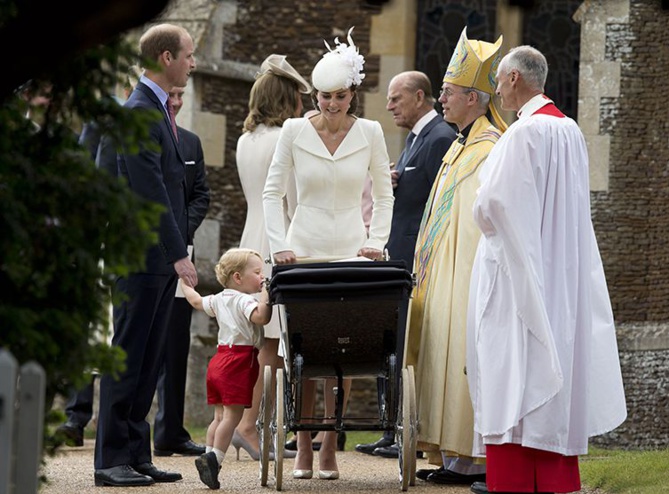 Kate et William : toutes les photos du baptême de leur fille, avec toute la famille !