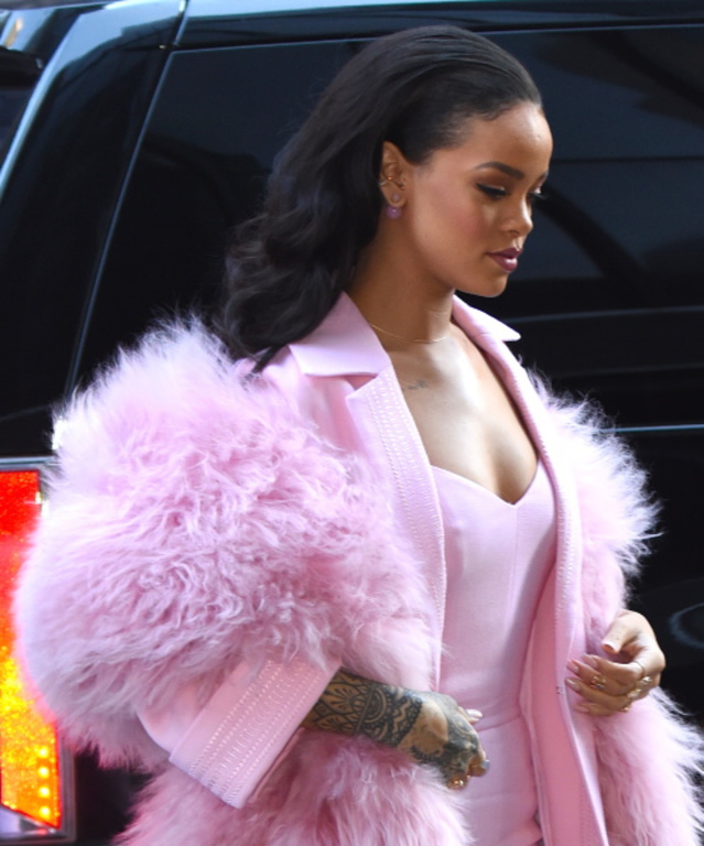 Rihanna en danger ? La star menacée de mort dans sa maison à la Barbade !