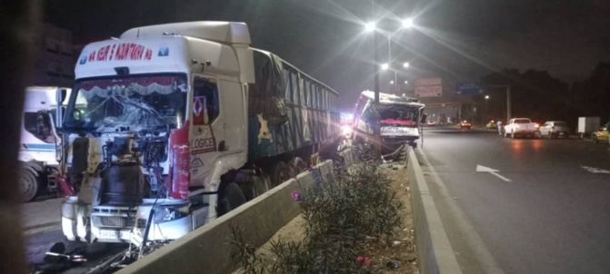 Accidents tragiques sur l'autoroute près de Mariama Niass : Un mort et plusieurs véhicules impliqués