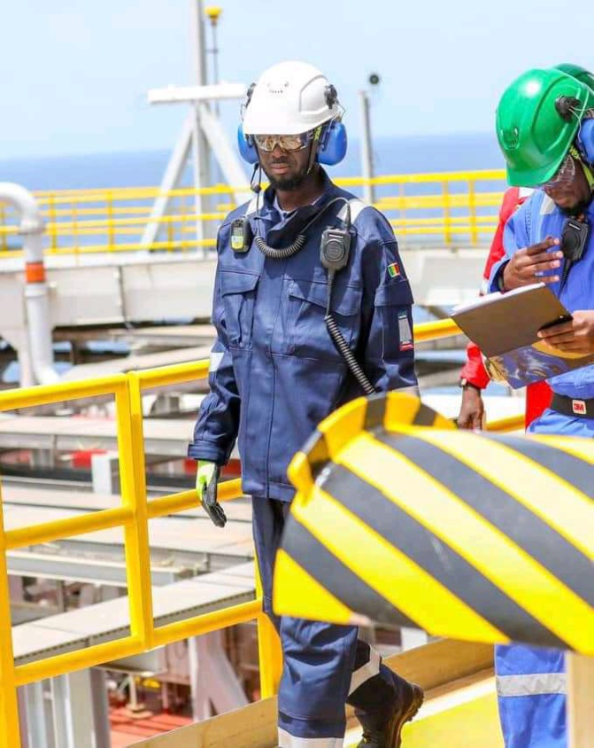 Bassirou Diomaye Faye a visité la plateforme Sangomar, où les premiers barils de pétrole sont en train d'être produits